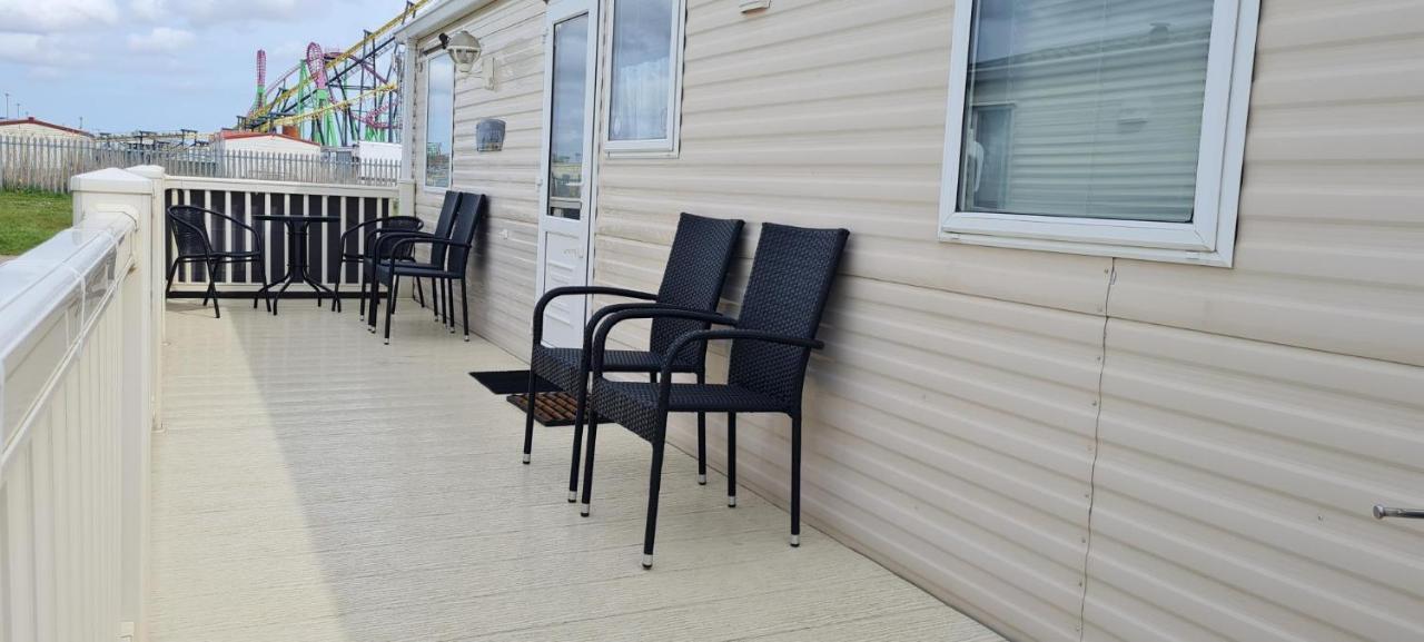 Lovely Caravan With Decking At Coral Beach Park In Lincolnshire Ref 77001C 호텔 잉골드멜스 외부 사진