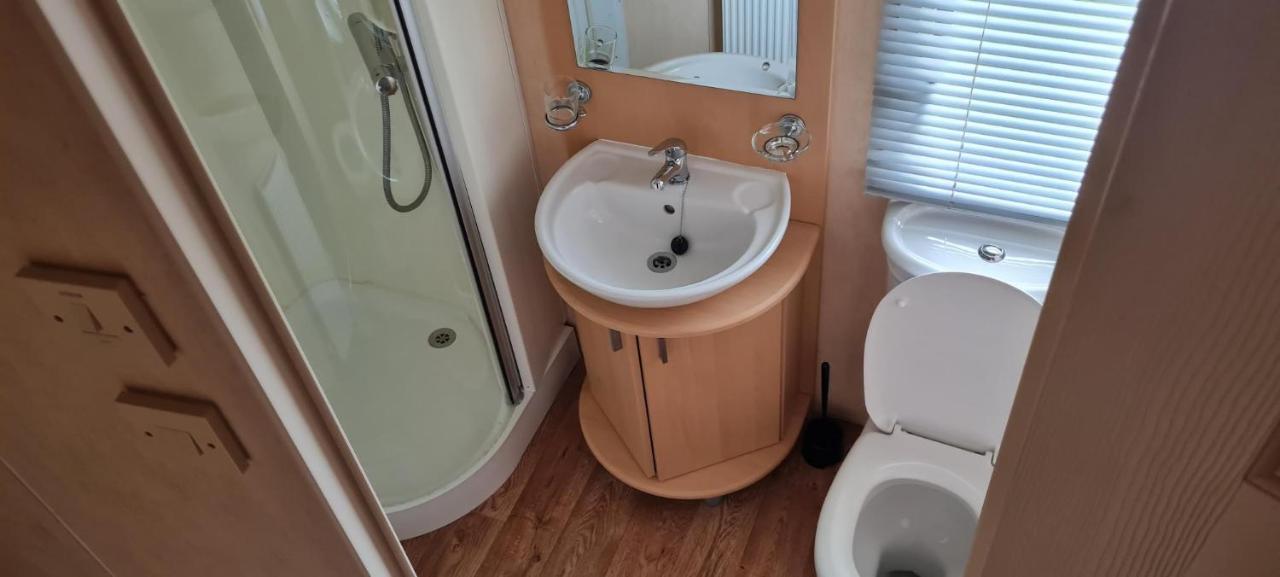 Lovely Caravan With Decking At Coral Beach Park In Lincolnshire Ref 77001C 호텔 잉골드멜스 외부 사진