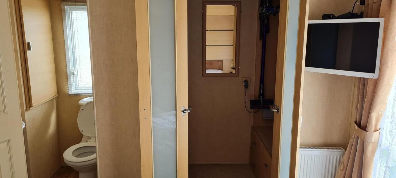 Lovely Caravan With Decking At Coral Beach Park In Lincolnshire Ref 77001C 호텔 잉골드멜스 외부 사진